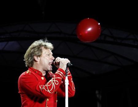 Rocker Bon Jovi opens charity restaurant