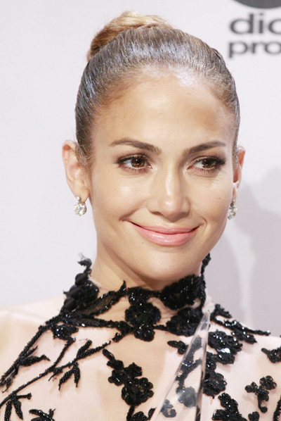 Jennifer Lopez attends 2011 American Music Awards