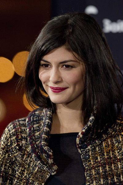 'Amelie' lights up Champs Elysees