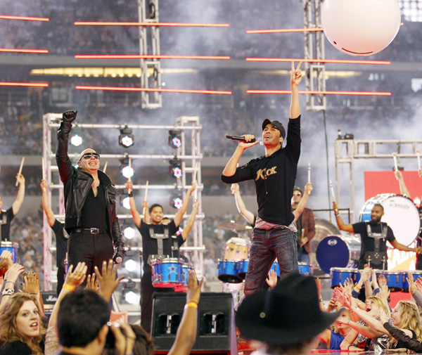 Enrique Iglesias performs at NFL half time