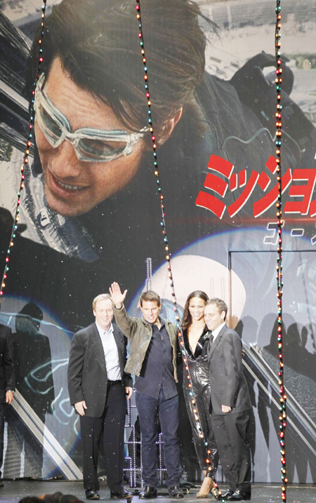 Tom Cruise promotes 'Mission: Impossible - Ghost Protocol'