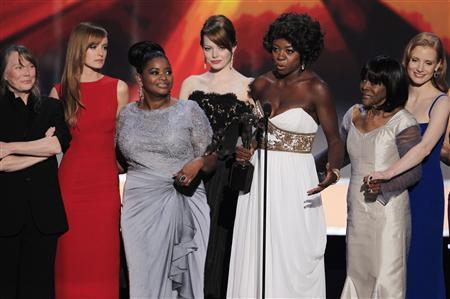'The Help' gets Oscar boost with big SAG wins