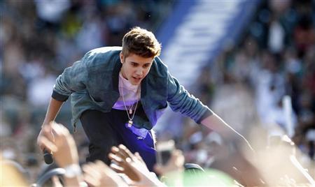 Justin Bieber suffers concussion in Paris
