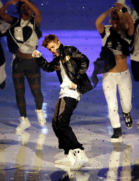 Justin Bieber performs in reality show