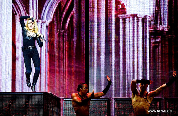 Madonna kicks off solo concert in Amsterdam