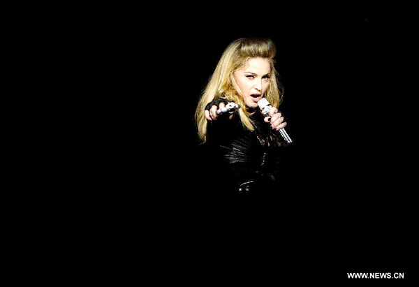 Madonna kicks off solo concert in Amsterdam