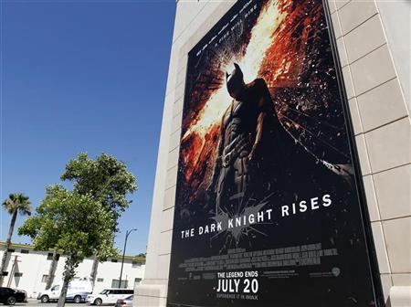 'Dark Knight Rises' earns $160.8 million in debut