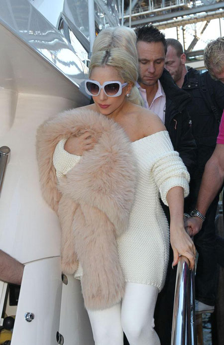 Lady Gaga wakes up with chicken