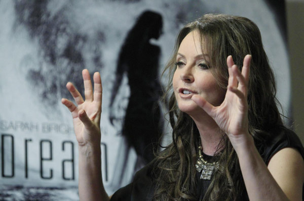 Sarah Brightman buys space travel seat