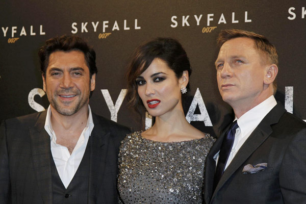007 film 'Skyfall' premieres in Paris