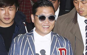 Rapper Psy wows Harvard with global appeal, dance moves