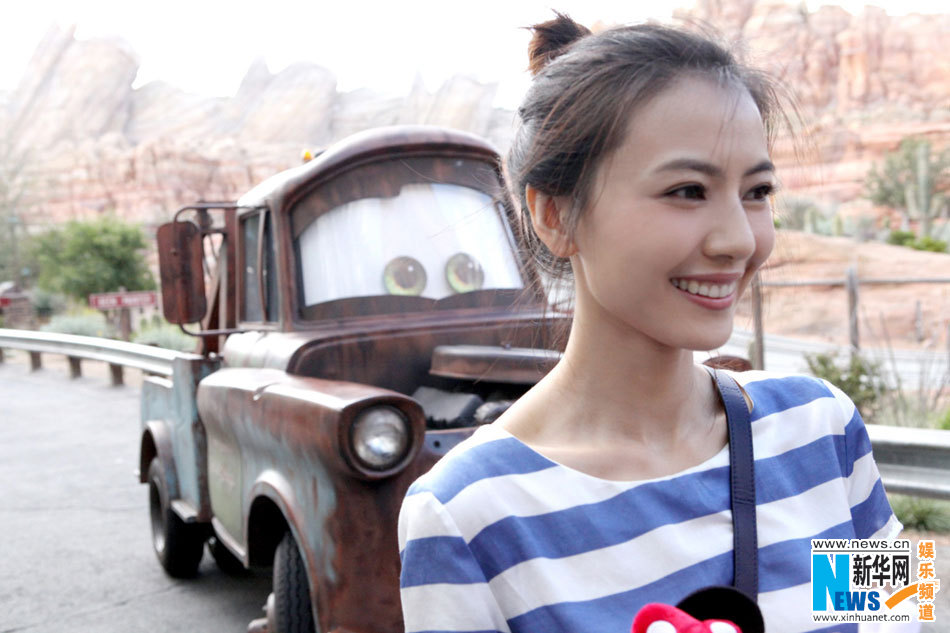 Gao Yuanyuan poses for photos in California