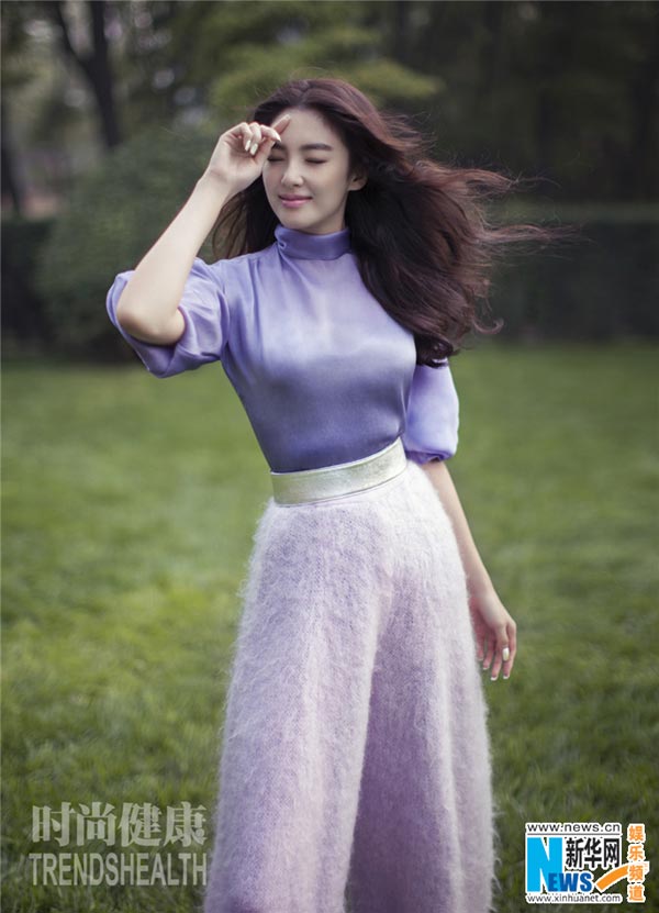 Zhang Yuqi shows off perfect figure in newly-released photos