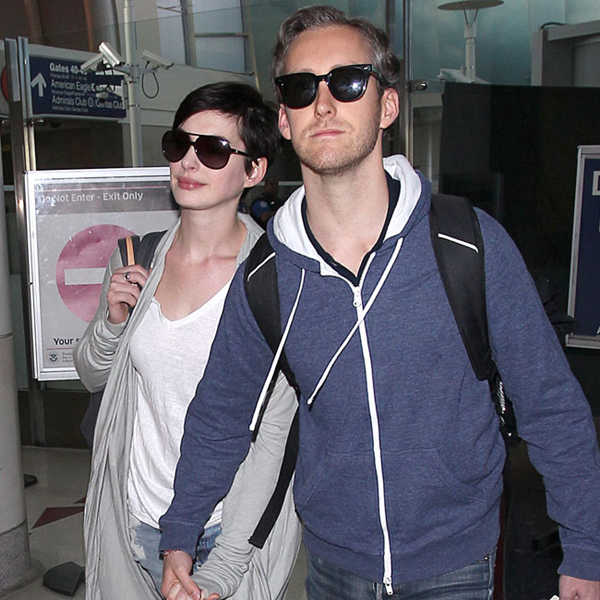 Anne Hathaway injures foot on holiday