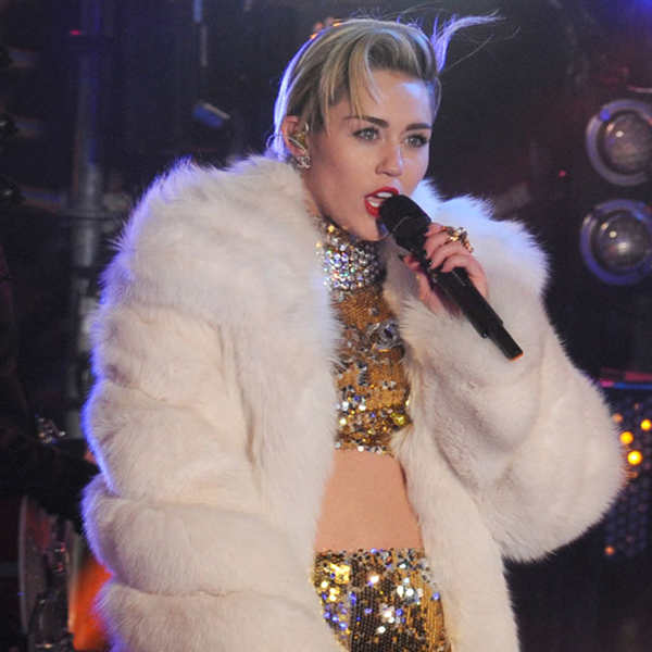 Miley Cyrus suffering from stomach flu