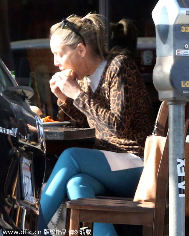 Celebrity photos reveal food enjoyment