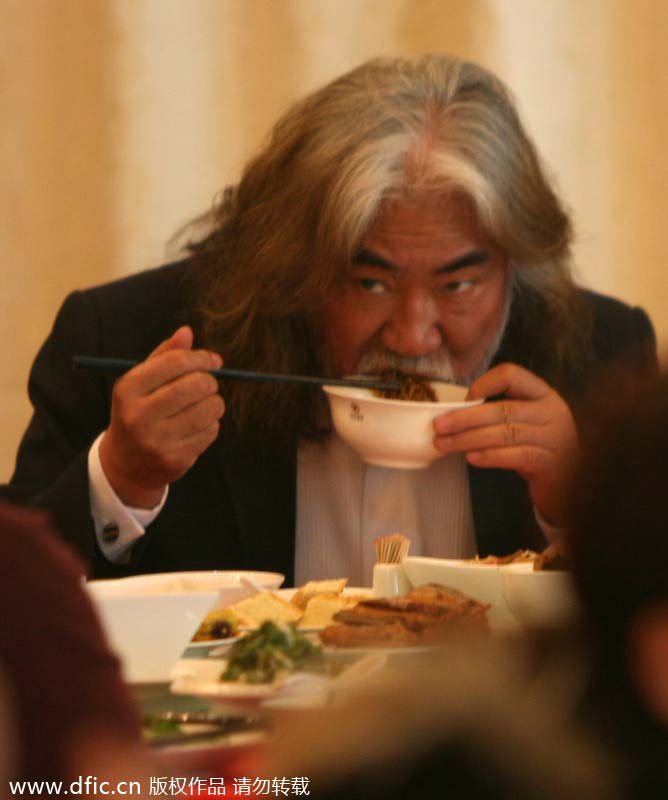 Celebrity photos reveal food enjoyment
