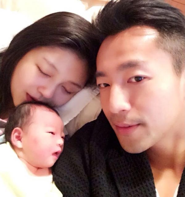Actress Barbie Hsu gives birth to baby girl