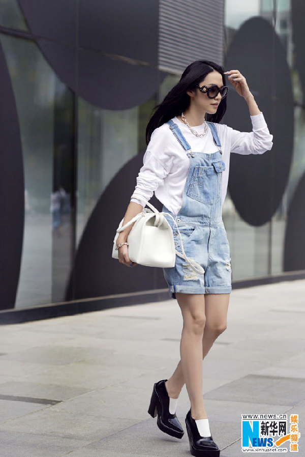 Street snaps of actress Yao Chen