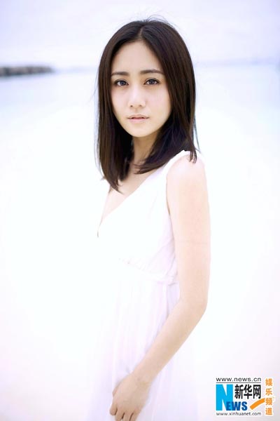 Actress Liu Yun in white dress