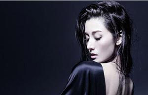 Jun Ji-hyun promotes skincare products