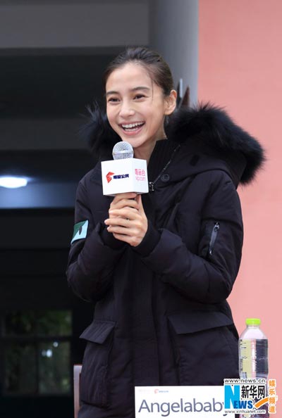 Angelababy visits children in Sichuan