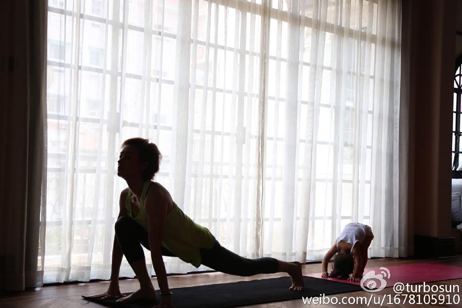 Photos of actress practicing yoga with daughter go viral online