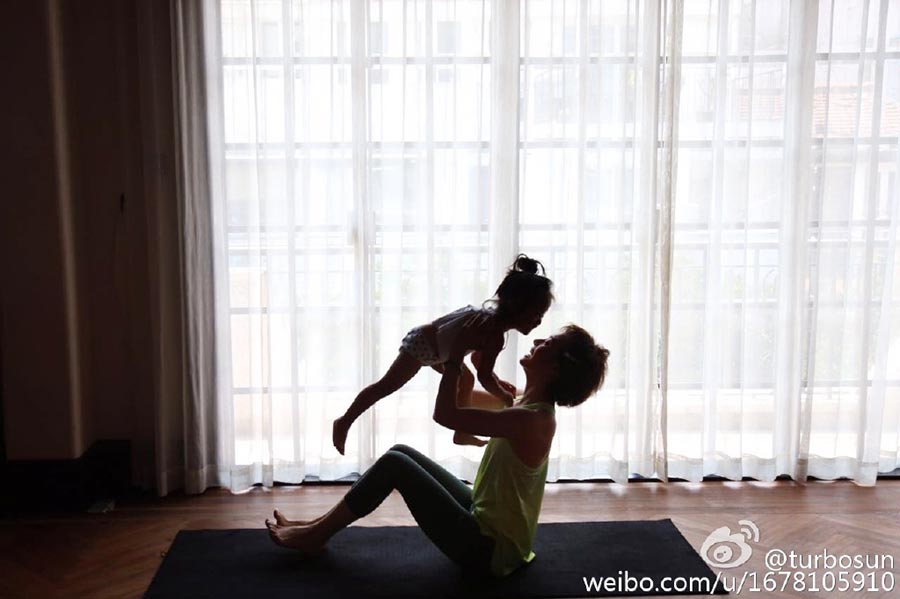 Photos of actress practicing yoga with daughter go viral online
