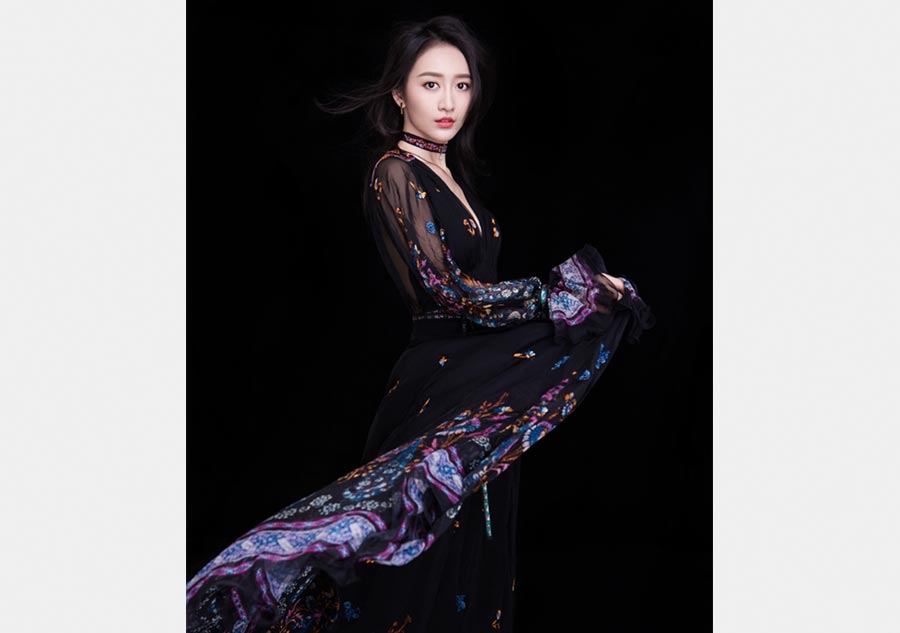 Actress Wang Ou poses for 'Fashionable' magazine