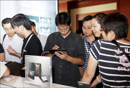 Tablet PC maker rides wave of iPad popularity