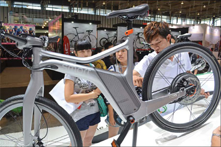 Chinese cyclists in high-end gear change