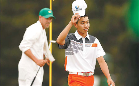 Chinese golf tees off