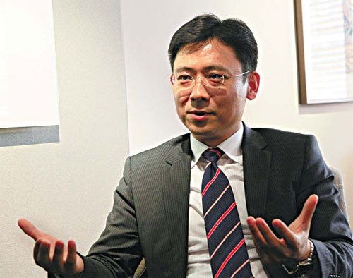 On the lookout for synergy and experience