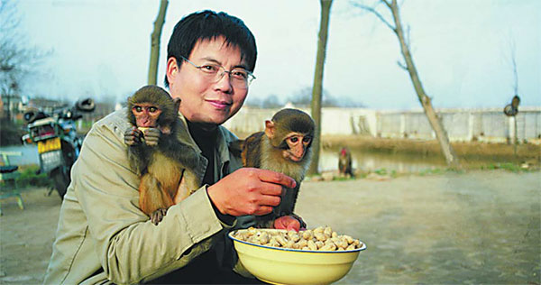 Monkey trainers last of a dying species