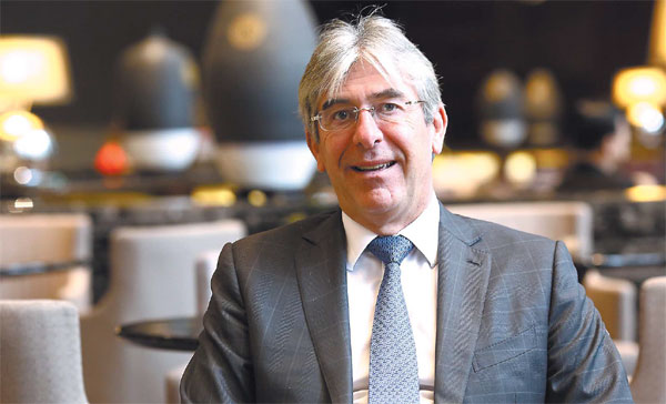 Authorities urged to ease up on visa curbs