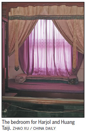 A warrior emperor and five phoenixes