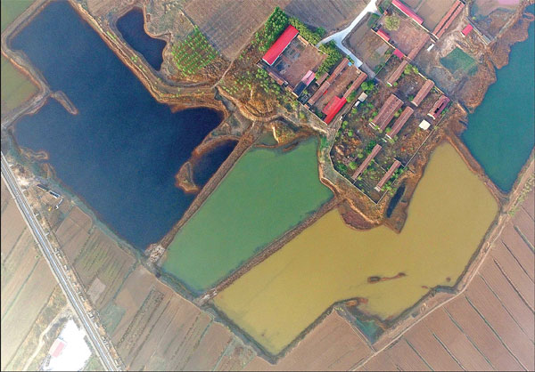 The Sewage In A Village Of Tianjin Is Different In Colors Due To Pollution Yue Yuewei Xinhua