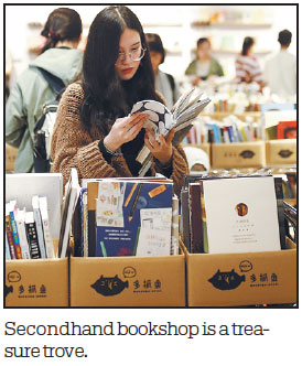 Readers revel in used book market
