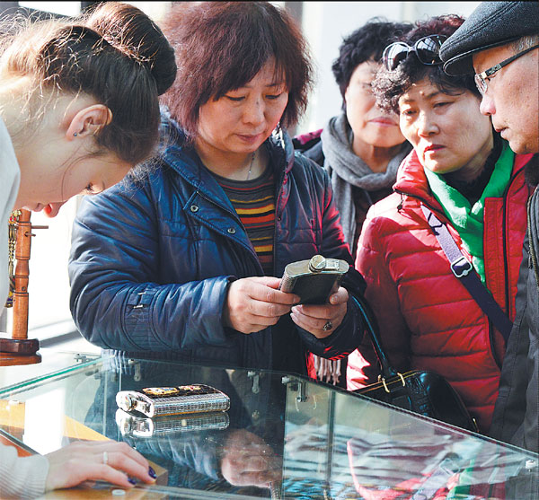 Aging but agile, Chinese retirees hitting the road