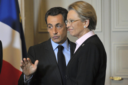 Sarkozy meets parents of an alleged French kidnapper