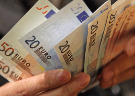 Euro's attractiveness as reserve declining