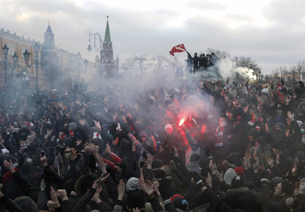 Football fans, anti-riot police clash in Moscow