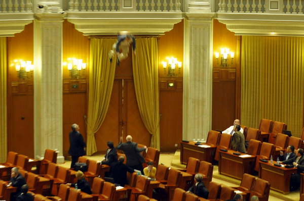 Romanian flings himself from parliament balcony
