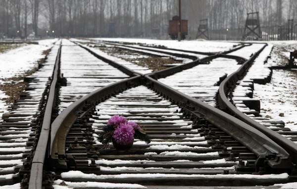 German, Polish leaders honor Holocaust victims