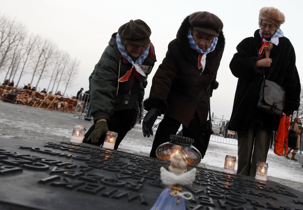 German, Polish leaders honor Holocaust victims