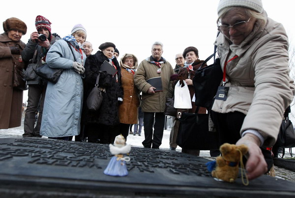 German, Polish leaders honor Holocaust victims