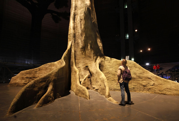 40-metre high sculpture 'Rain forest tree'