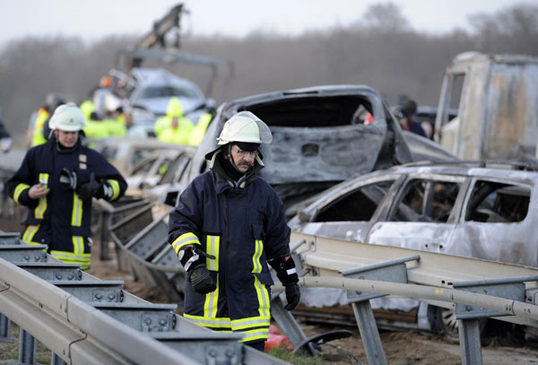 Crash on German motorway kills 8, injures nearly 100