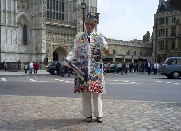 Fans flock, flags flap at royal wedding locale