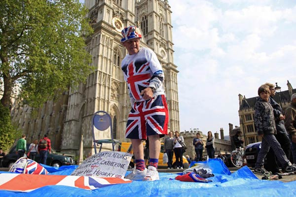 Fans flock, flags flap at royal wedding locale